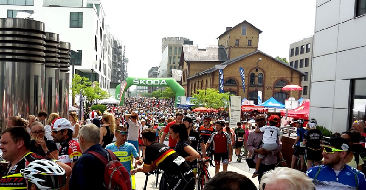 4000 Rennradfahrer in Aktion